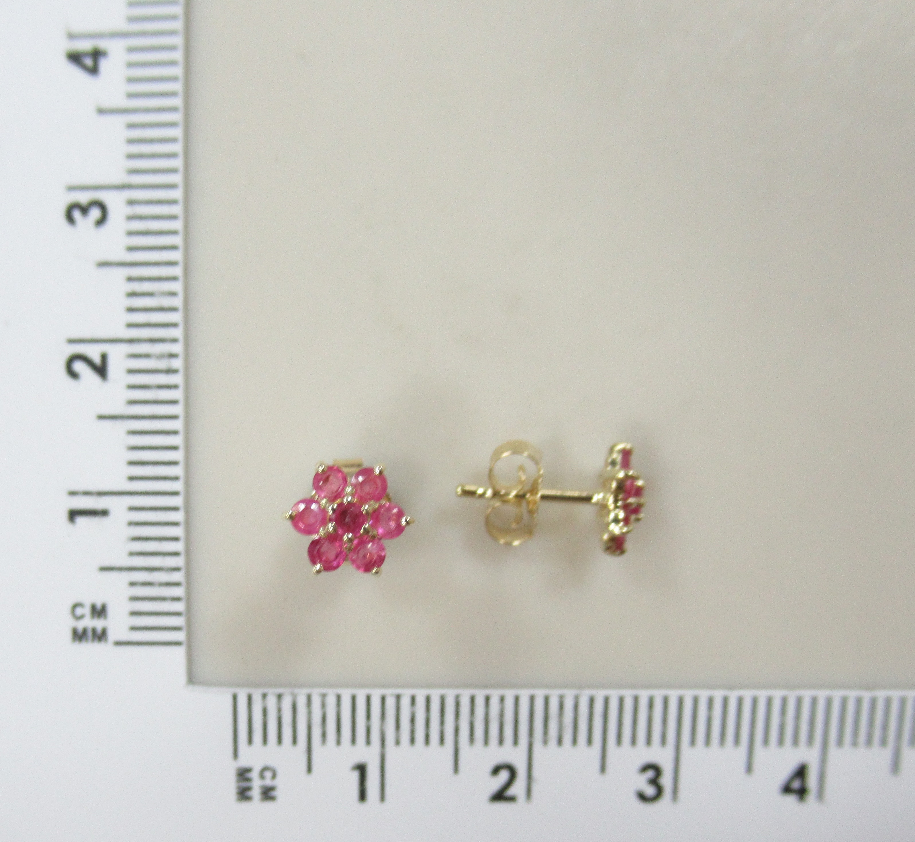 Серьги-пусеты из желтого золота с рубинами "Цветы"